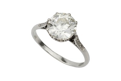 Lot 272 - A diamond solitaire ring, the old brilliant...