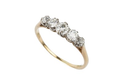 Lot 274 - A diamond five stone ring, the graduated old...