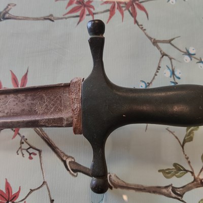 Lot 355 - A Middle Eastern sword