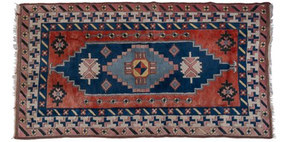 Lot 313 - A 20th century hand-woven Turkish Seccade rug