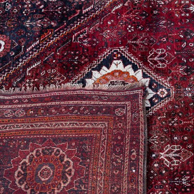 Lot 9 - A 20th century hand-woven Hamadan style rug