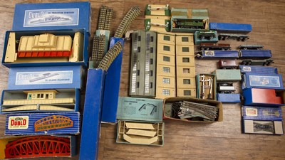 Lot 270 - Collection of Hornby Dublo to include D1...