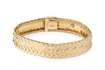 Lot 306 - An 18ct yellow gold bracelet, of flexible...