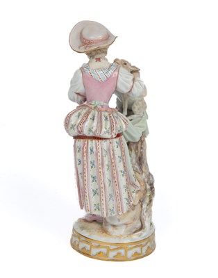 Lot 31 - A Meissen figurine of a shepherdess