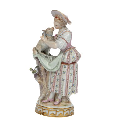Lot 31 - A Meissen figurine of a shepherdess
