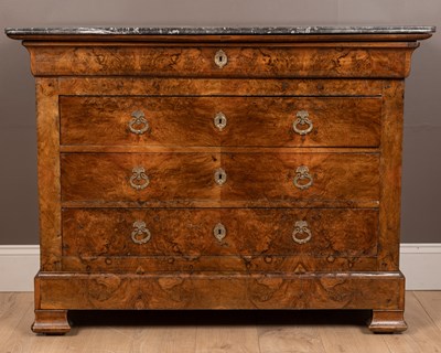 Lot A marble-topped walnut commode
