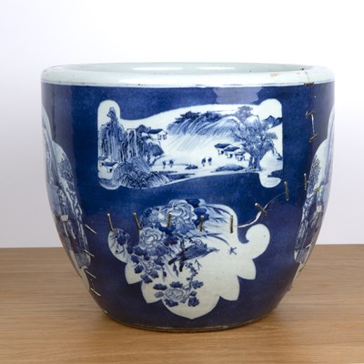 Lot 190 - Blue and white porcelain fish tank Chinese,...