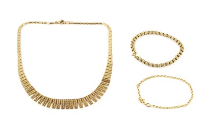 Lot 13 - A yellow metal fringe necklace, of graduated...