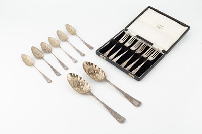 Lot 897 - A set of six George III silver teaspoons, with...