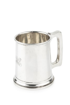 Lot 920 - A George V silver pint tankard, of plain...