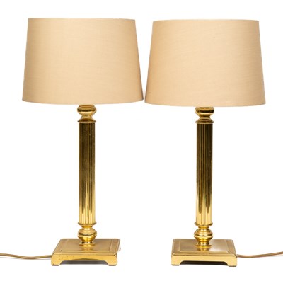 Lot 422 - A pair of brass table lamps