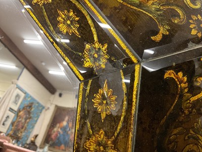 Lot 1092 - A Venitian Baroque octagonal cushion mirror