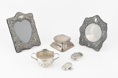 Lot 928 - A late Victorian silver twin handled porringer,...