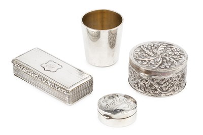 Lot 605 - An early Victorian silver rectangular snuff...