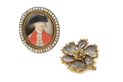 Lot 281 - An early 19th century oval brooch, the glazed...