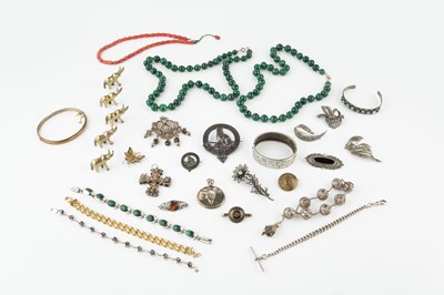 Lot 11 - A quantity of jewellery, to include a silver...