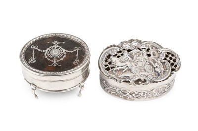 Lot 647 - An Edwardian silver trinket box, the hinged...