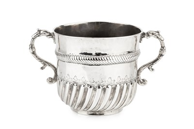 Lot 661 - A William III silver porringer, the girdled...