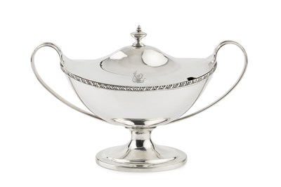 Lot 698 - A George III Scottish silver sauce tureen and...