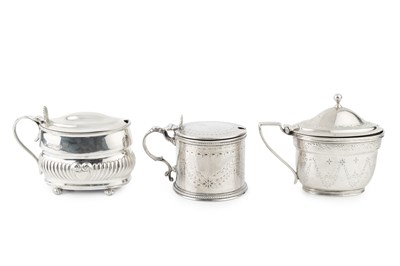 Lot 270 - A George III silver oval mustard, with hinged...