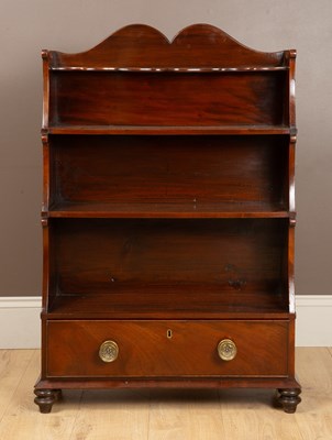 Lot 528 - A mahogany four-shelf waterfall bookcase