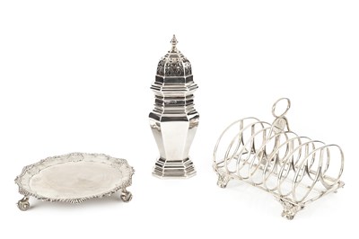 Lot 714 - An early Victorian silver seven bar toast rack,...