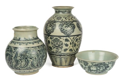 Lot 500 - Three items of modern Southeast Asian pottery