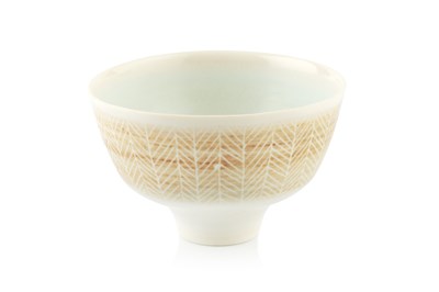 Lot 569 - Peter Wills (b.1955) Footed bowl porcelain,...