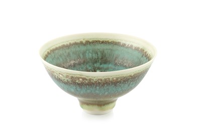 Lot 672 - Peter Wills (b.1955) Footed bowl porcelain,...