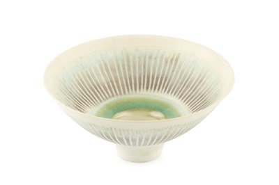 Lot 658 - Peter Wills (b.1955) Footed bowl porcelain,...