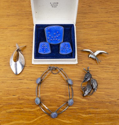 Lot 521 - Group of jewellery  comprising: a white metal...