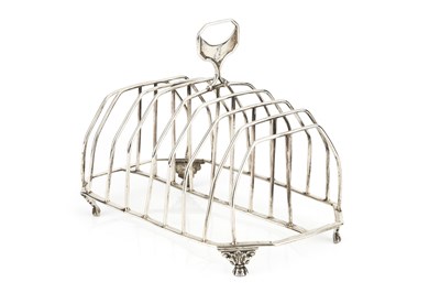 Lot 939 - A George III silver nine bar toast rack, the...