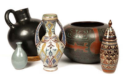 Lot 295 - A collection of ceramics and pottery