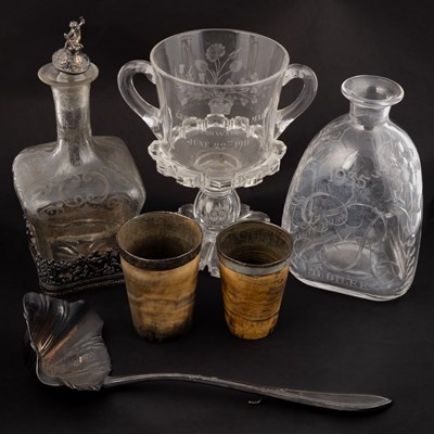 Lot 480 - A group of glassware and other items