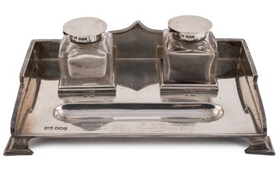 Lot 194 - A George V silver inkstand, with shaped and...