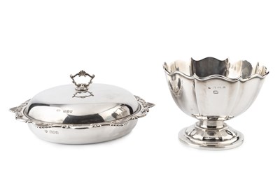 Lot 626 - An Edwardian silver muffin dish and cover,...