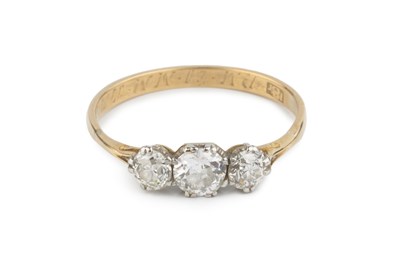 Lot 289 - A diamond three stone ring, the graduated old...