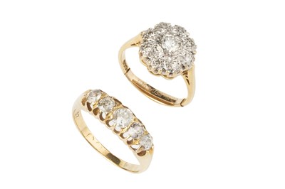 Lot 80 - A diamond five stone ring, the graduated...