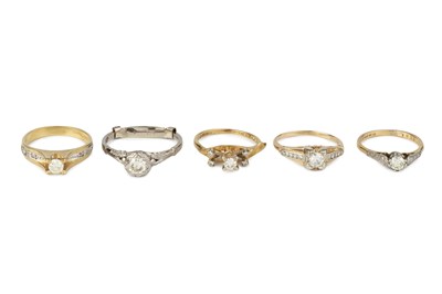 Lot 237 - A diamond single stone ring, the round...