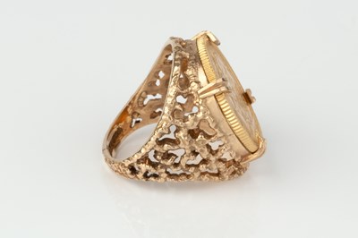 Lot 312 - A sovereign ring, the Elizabeth II sovereign...