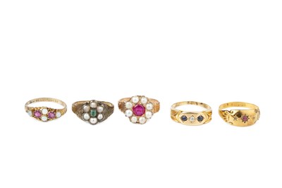 Lot 123 - A collection of antique and later dress rings,...