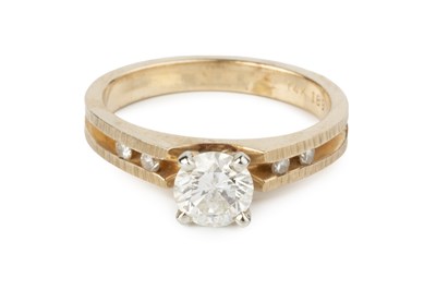 Lot 136 - A diamond single stone ring, the round...