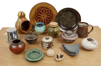 Lot 282 - Collection of studio pottery and ceramics...