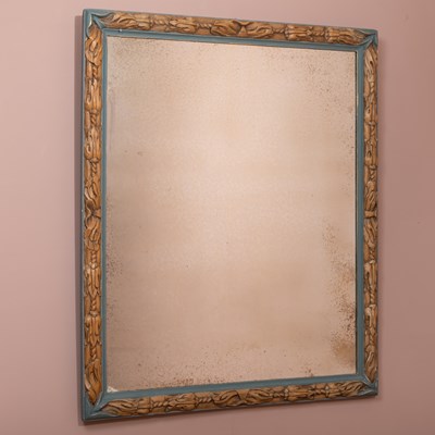 Lot 194 - A wall mirror