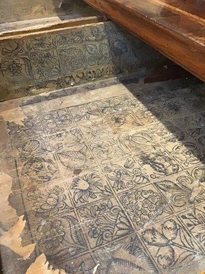 Lot 15 - An 18th century walnut and burr wood inlaid...