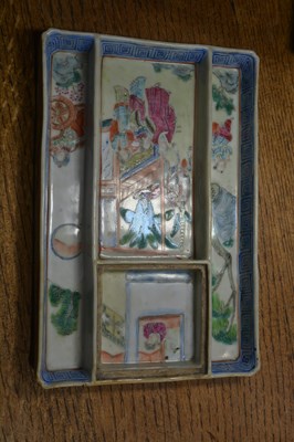 Lot 103 - Canton porcelain tray Chinese, 19th century...