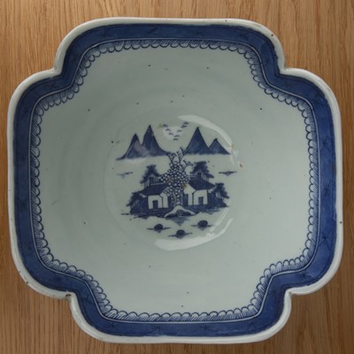 Lot 53 - Export blue and white porcelain square bowl...