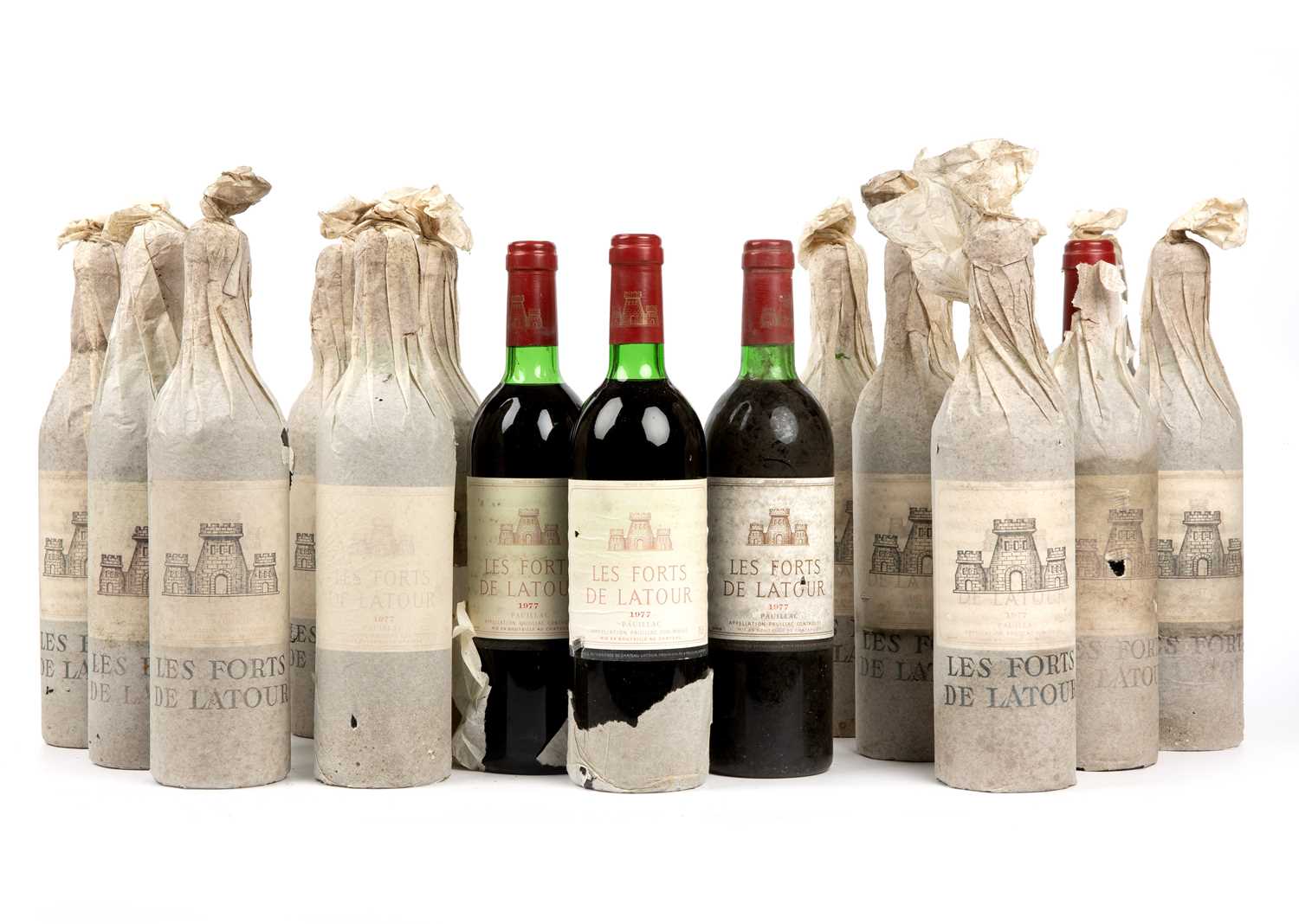 Lot 286 - Sixteen bottles of 1977 Chateau Latour 'Les...