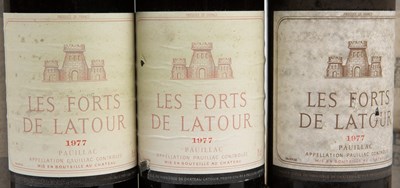 Lot 286 - Sixteen bottles of 1977 Chateau Latour 'Les...