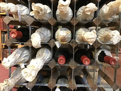Lot 286 - Sixteen bottles of 1977 Chateau Latour 'Les...